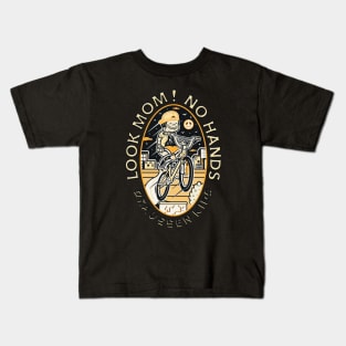 LOOK MOM NO HANDS Kids T-Shirt